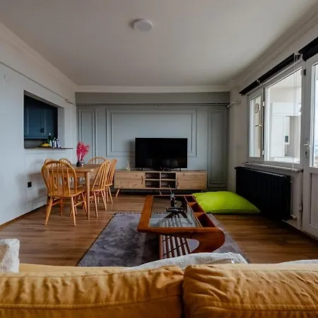 Bosphorus View With 2 Bedrooms And Location Apartment