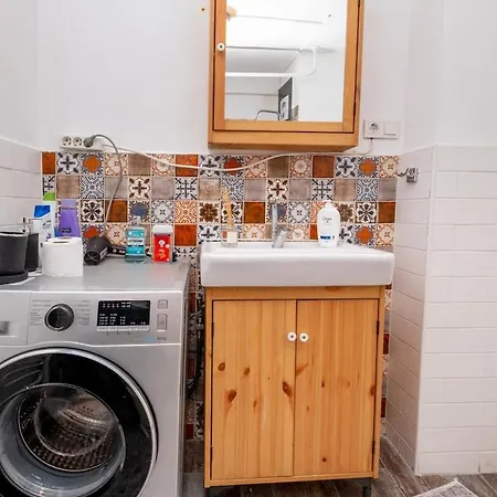 Bosphorus View With 2 Bedrooms And Location Istanboel